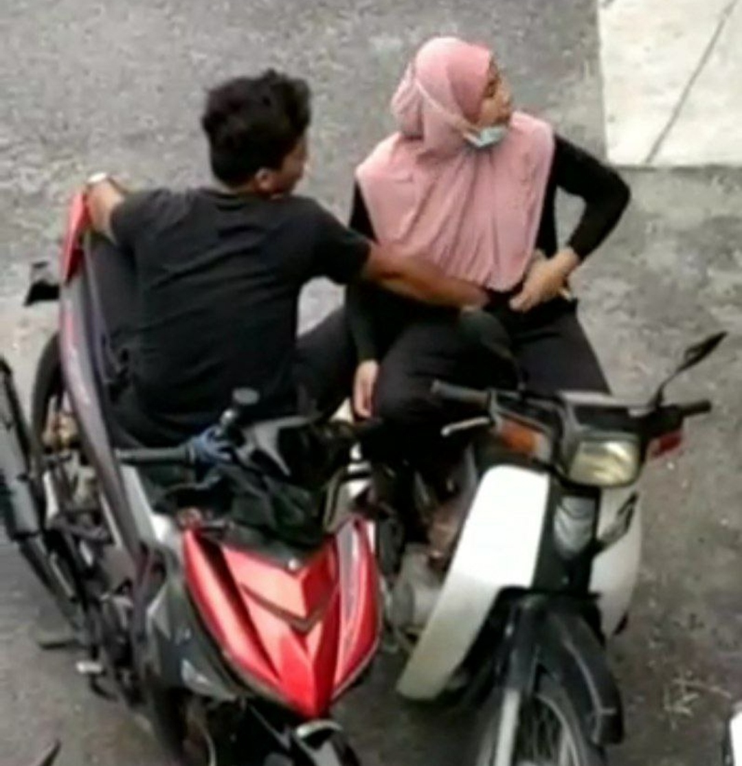 Romance on bike in public