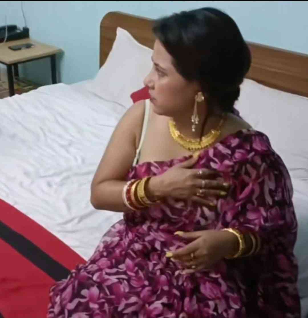Tina Nandi as Bihari Bhabhi
