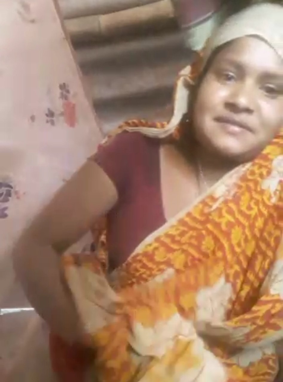 Village Bhabhi Showing 