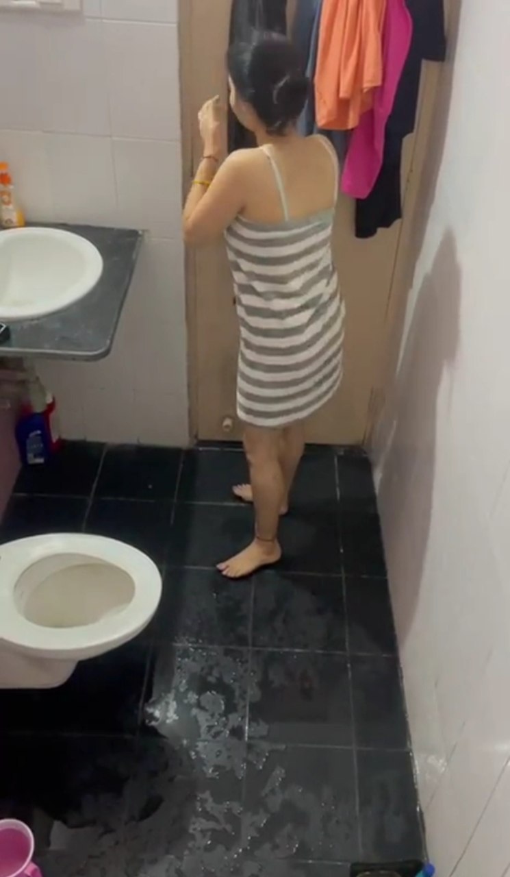 Kadak girl mms on bathroom 