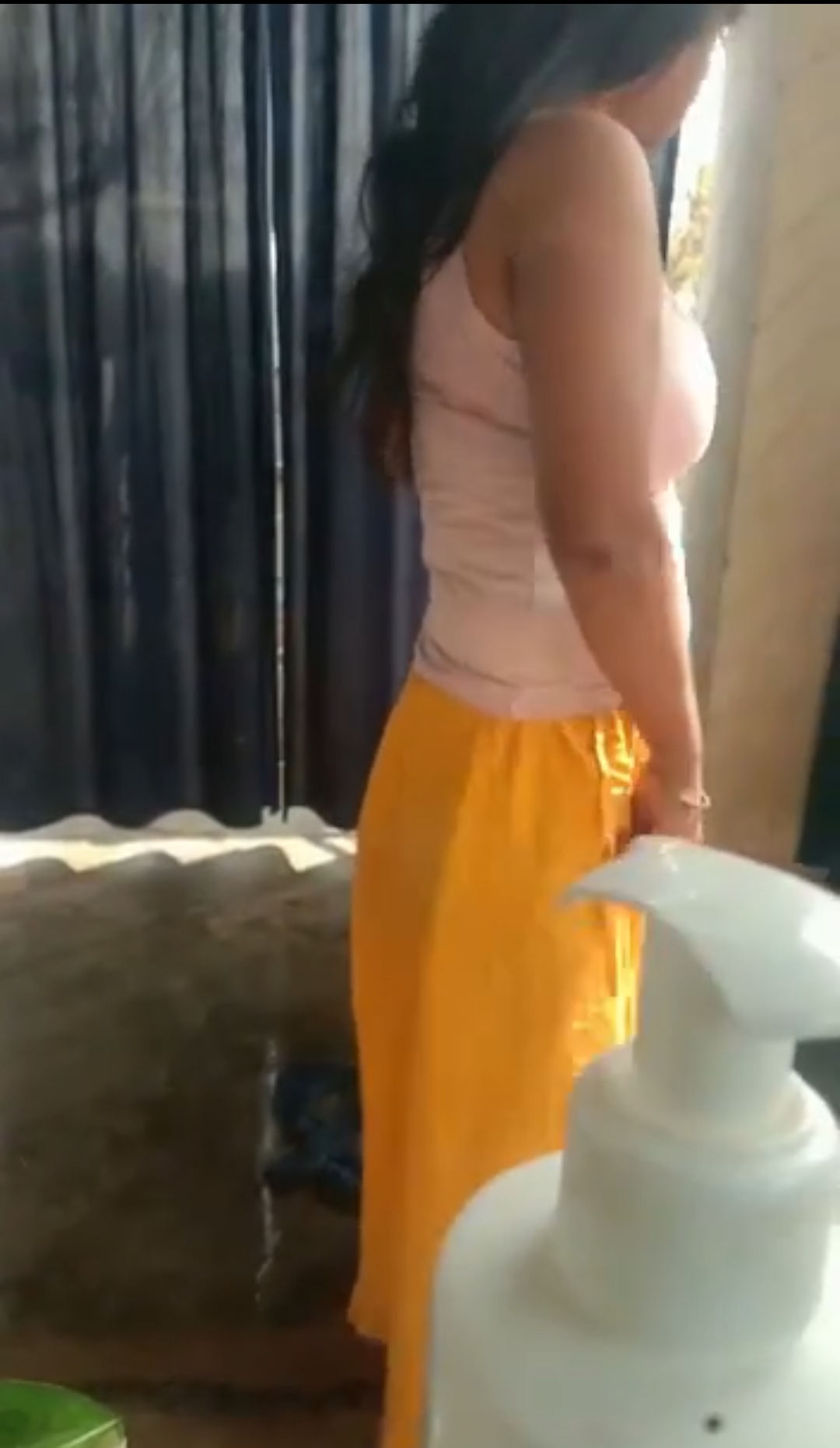 Beautiful village bhabhi take bath 