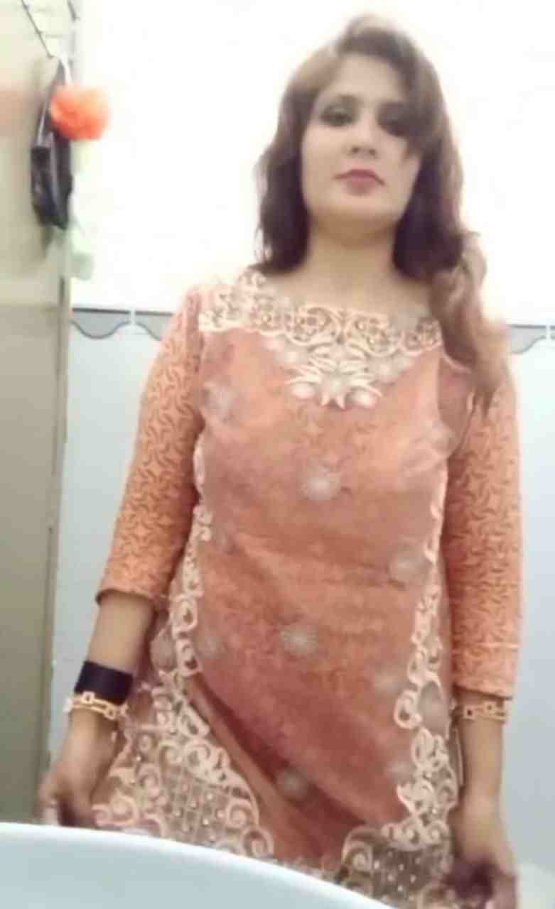 Matured Bhabhi Showing